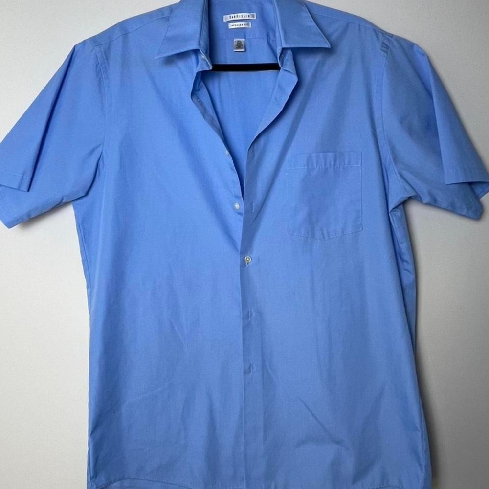 Blue Van Heusen short sleeve button up shirt  15 1/2  poplin regular fit